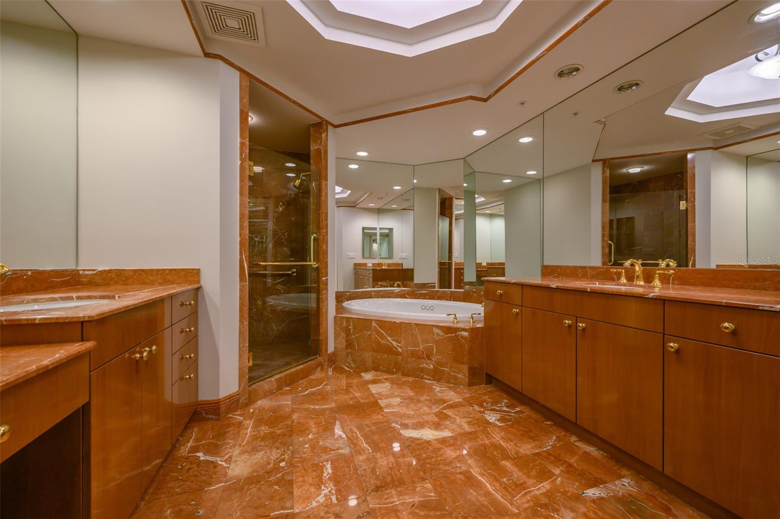 THE TOWER RESIDENCES - Residential