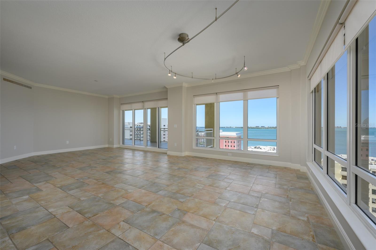 THE TOWER RESIDENCES - Residential