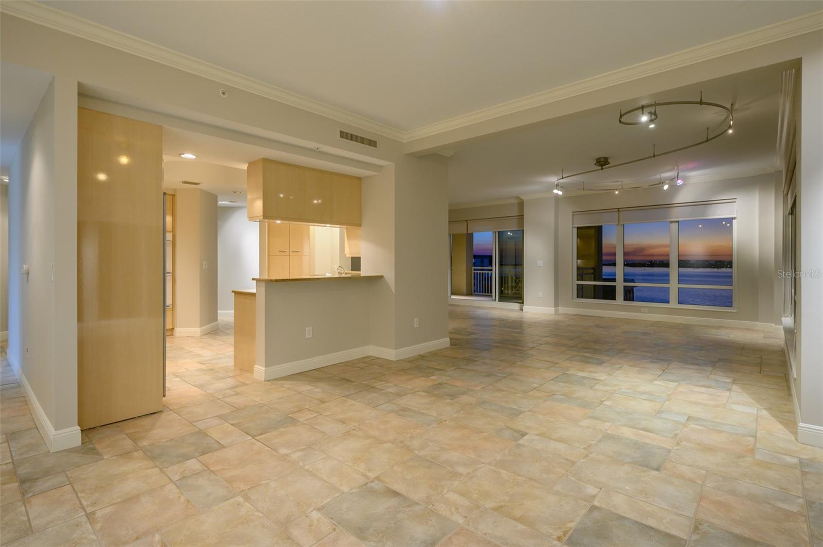 THE TOWER RESIDENCES - Residential