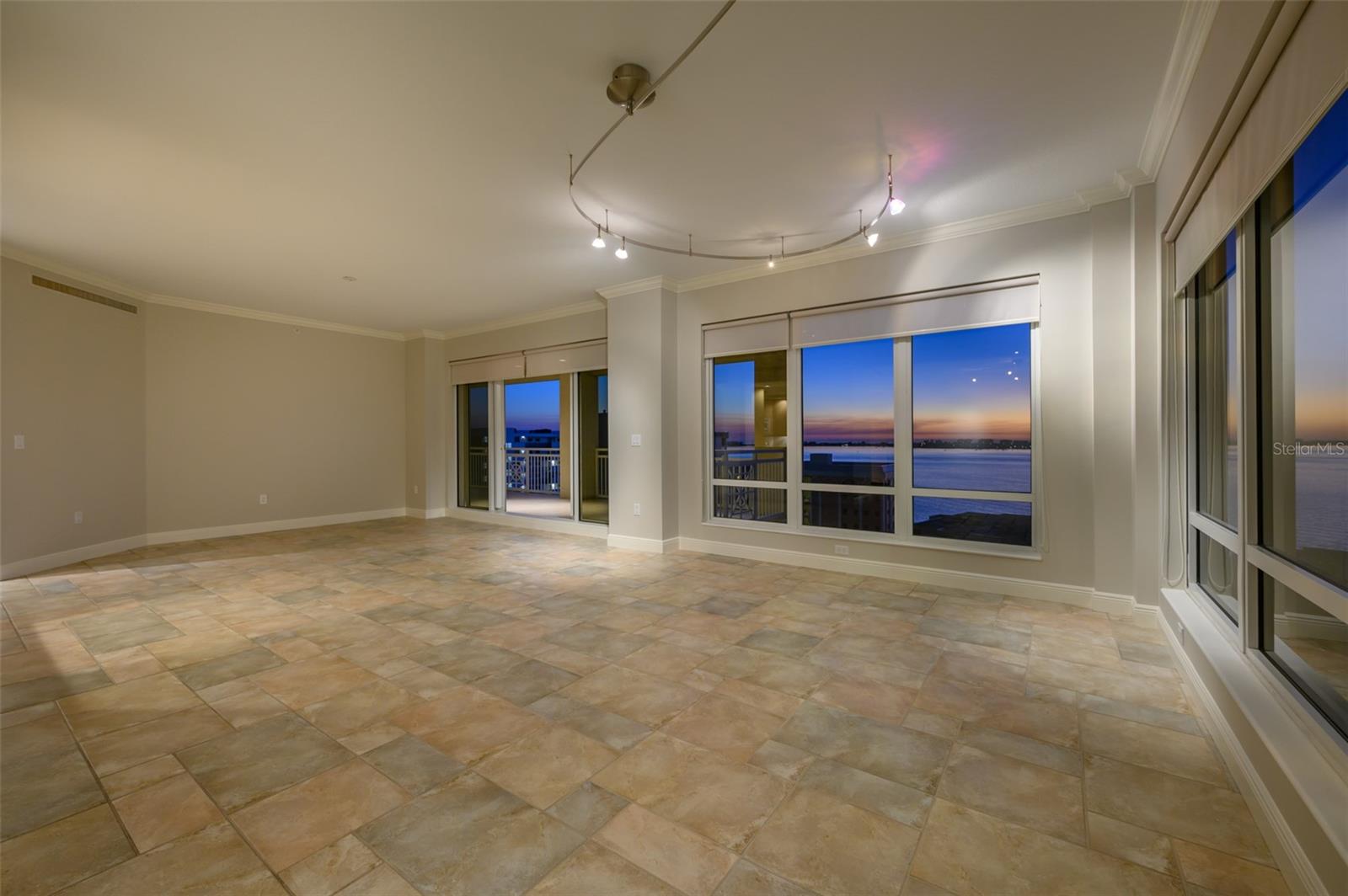 THE TOWER RESIDENCES - Residential