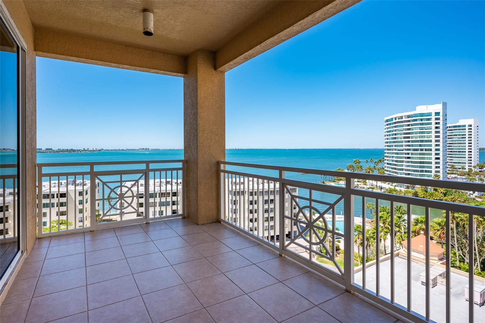 THE TOWER RESIDENCES - Residential