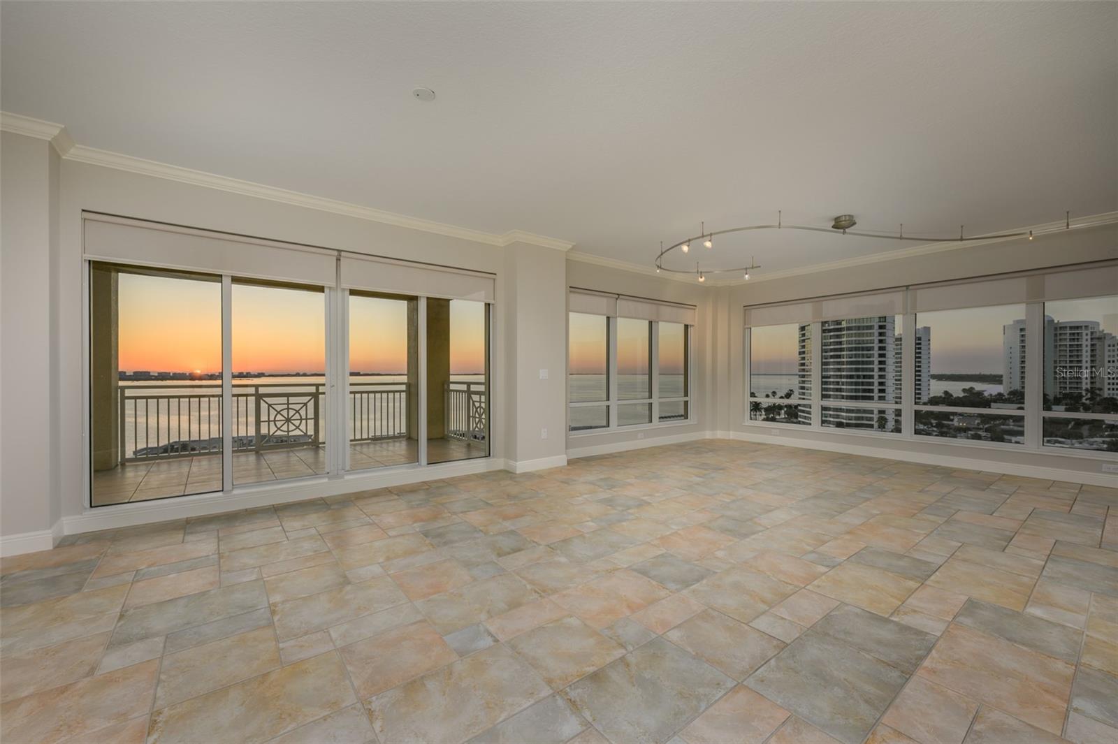 THE TOWER RESIDENCES - Residential