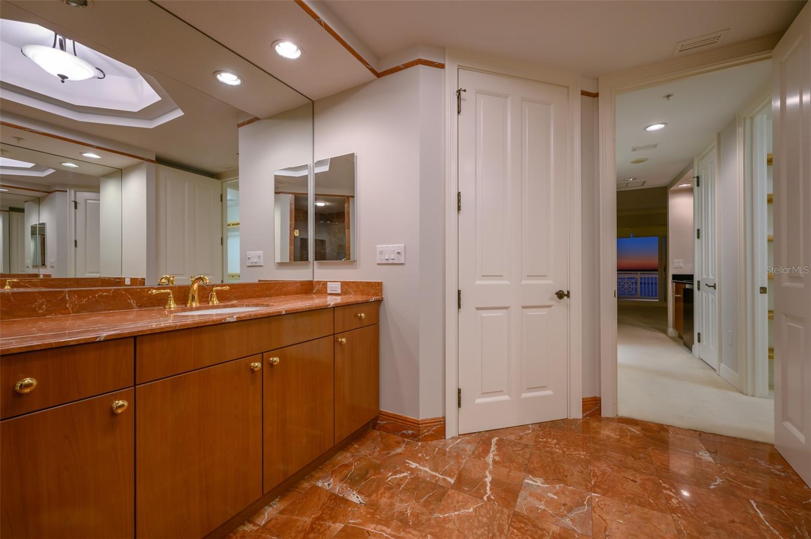 THE TOWER RESIDENCES - Residential