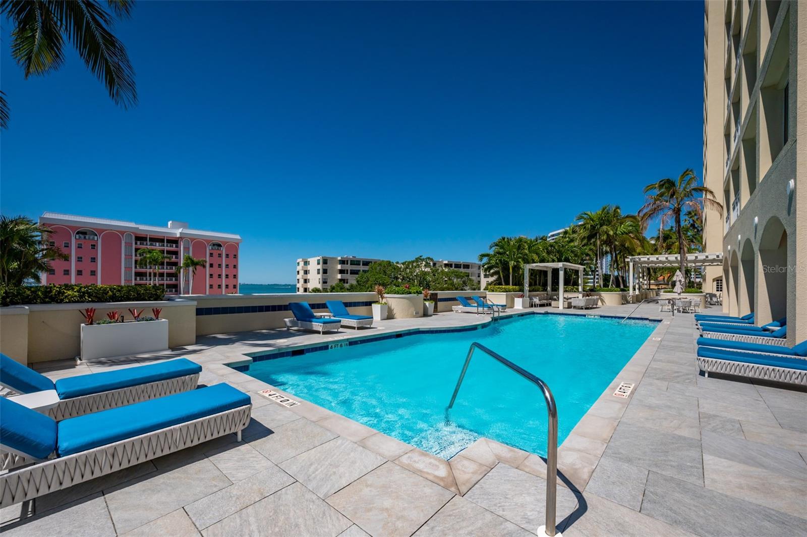 THE TOWER RESIDENCES - Residential