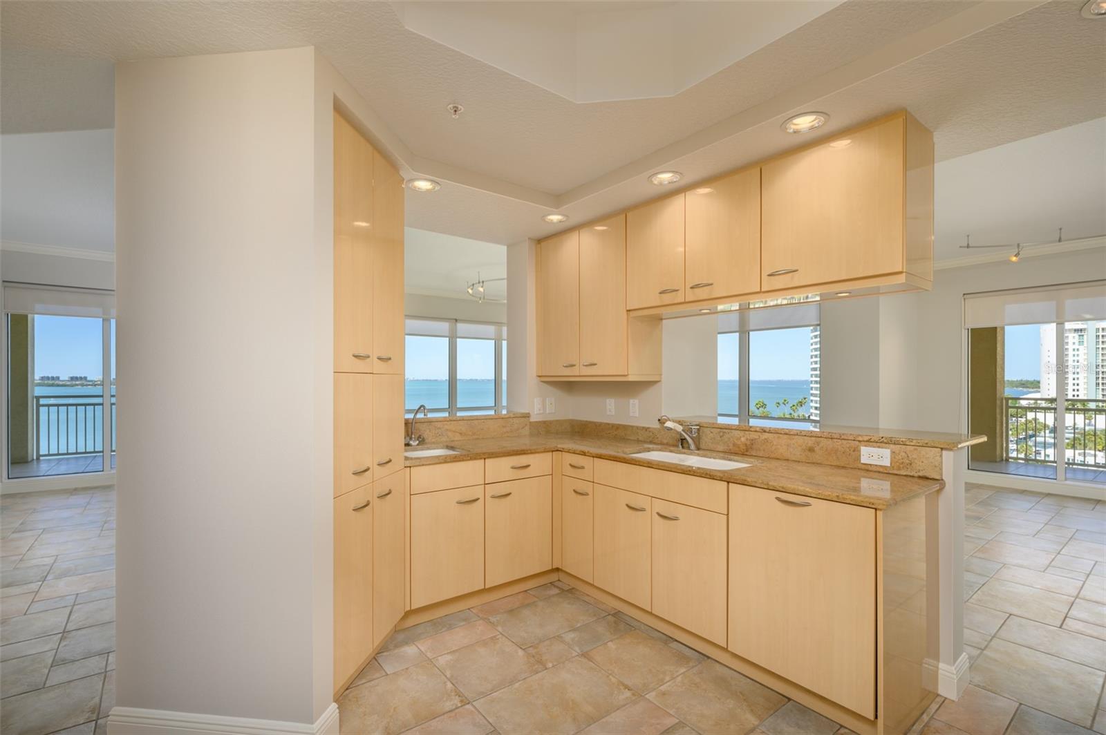 THE TOWER RESIDENCES - Residential