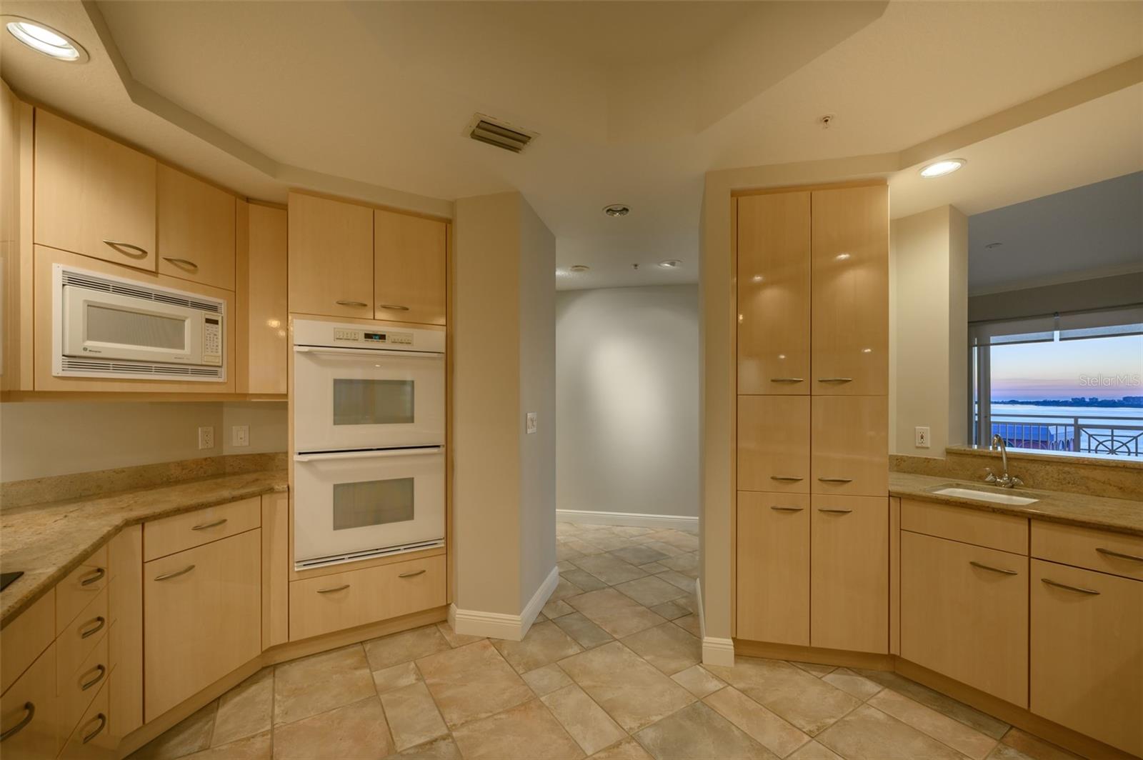 THE TOWER RESIDENCES - Residential