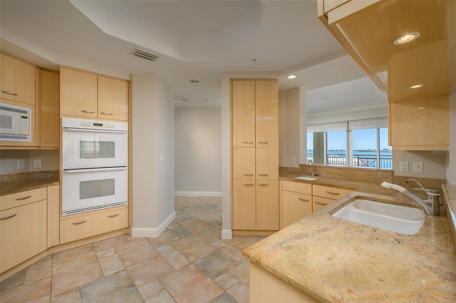 THE TOWER RESIDENCES - Residential