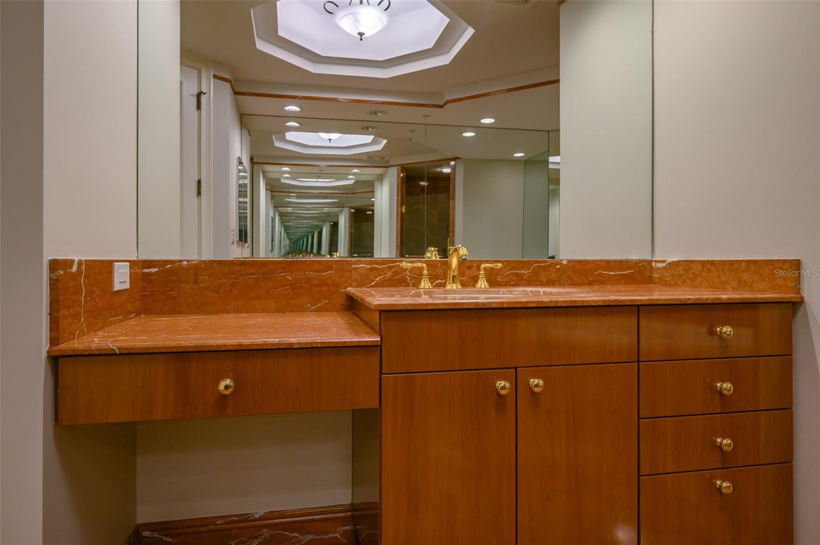 THE TOWER RESIDENCES - Residential