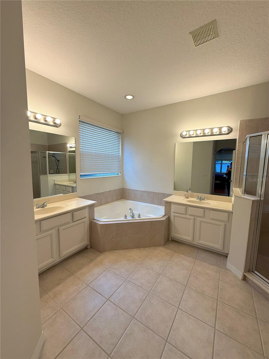 ARLINGTON BAY - Residential Lease