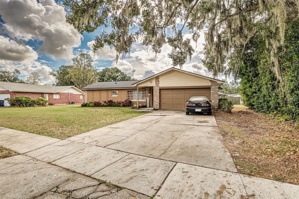 Photo of 3077 Heather Glynn Drive, Mulberry, FL 33860 (MLS # L4957218)