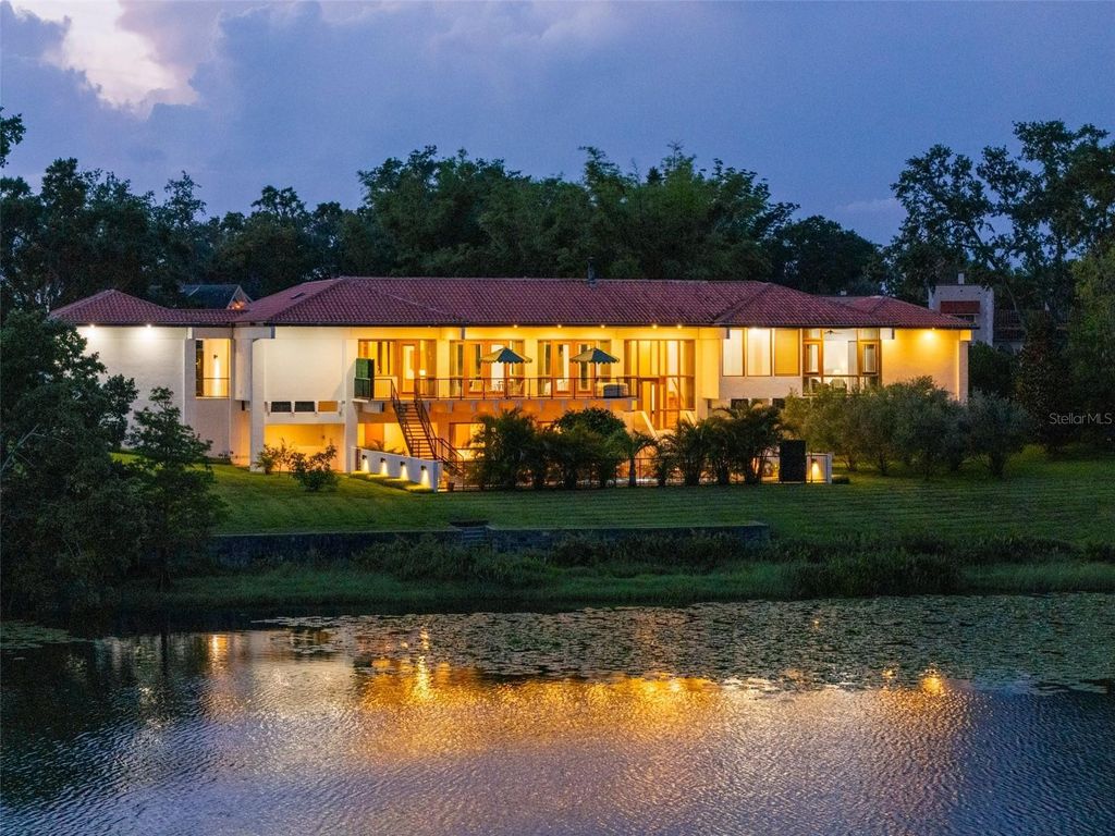 Photo of 950 N Lake Otis Drive SE, Winter Haven, FL 33880 (MLS # TB8443606)