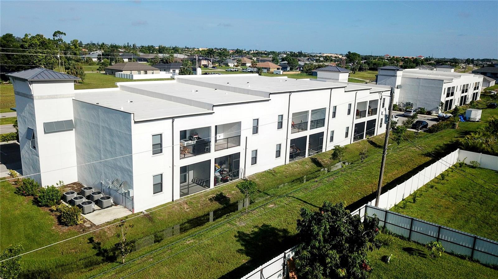 907 SKYLINE BOULEVARD 915