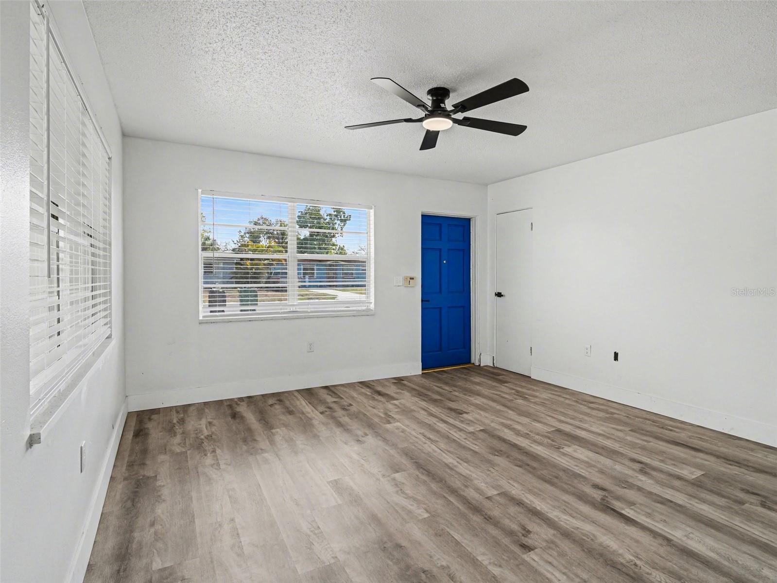 1207 22ND AVENUE W