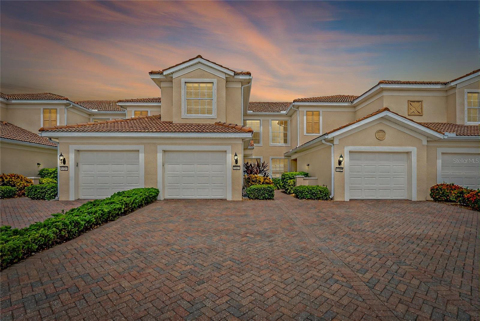 23253 BANBURY WAY