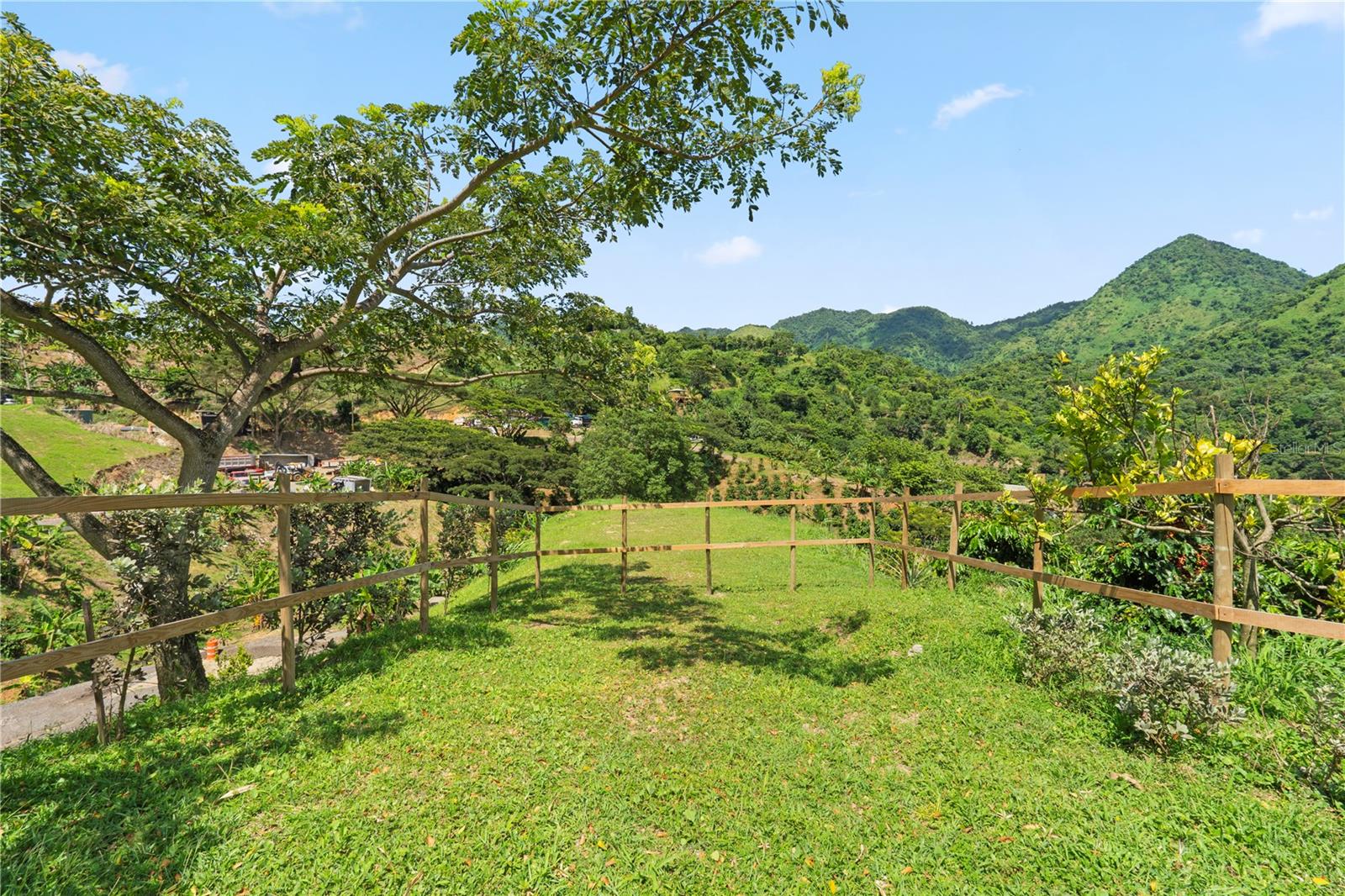 BO. HOYOS PLANES - Residential