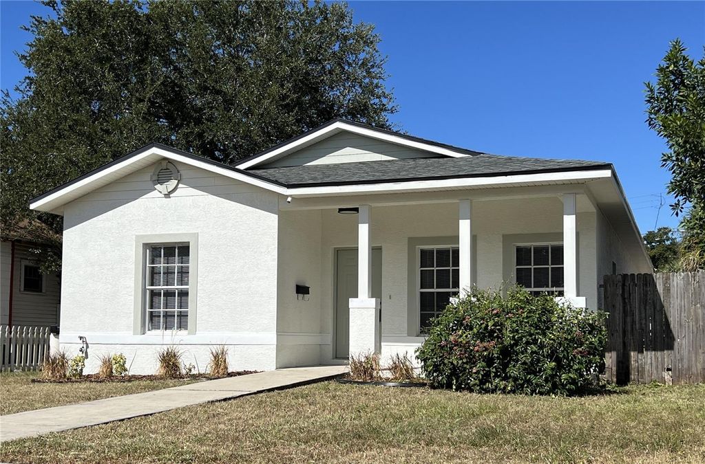 Photo of 1005 15th Avenue S, St Petersburg, FL 33705 (MLS # TB8446124)