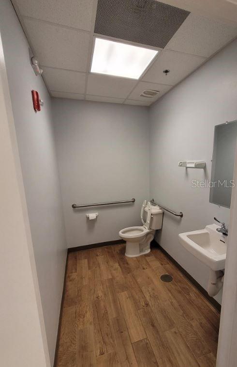 THOMPSON CENTER WATERS - Commercial Lease