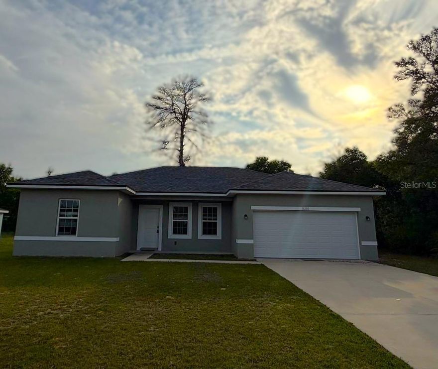 Charming and well-maintained single-family home available for rent in the heart of Ocala. This inviting residence offers 4 spacious bedrooms and 2 full bathrooms, designed for comfort, convenience, and easy living.

The open-concept floor plan seamlessly connects the living, dining, and kitchen areas, creating a bright and welcoming space perfect for relaxing or entertaining. The kitchen features modern appliances, ample counter space, and abundant cabinetry for all your storage needs.

The rooms are spacious and feature excellent closets, while the bathrooms offer elegant finishes and a clean, comfortable atmosphere.

Located in a peaceful and friendly neighborhood, this home is conveniently close to shopping, dining, parks, schools, and everyday essentials. A wonderful opportunity for anyone seeking comfort and convenience in Ocala.

Contact us now and schedule your visit.