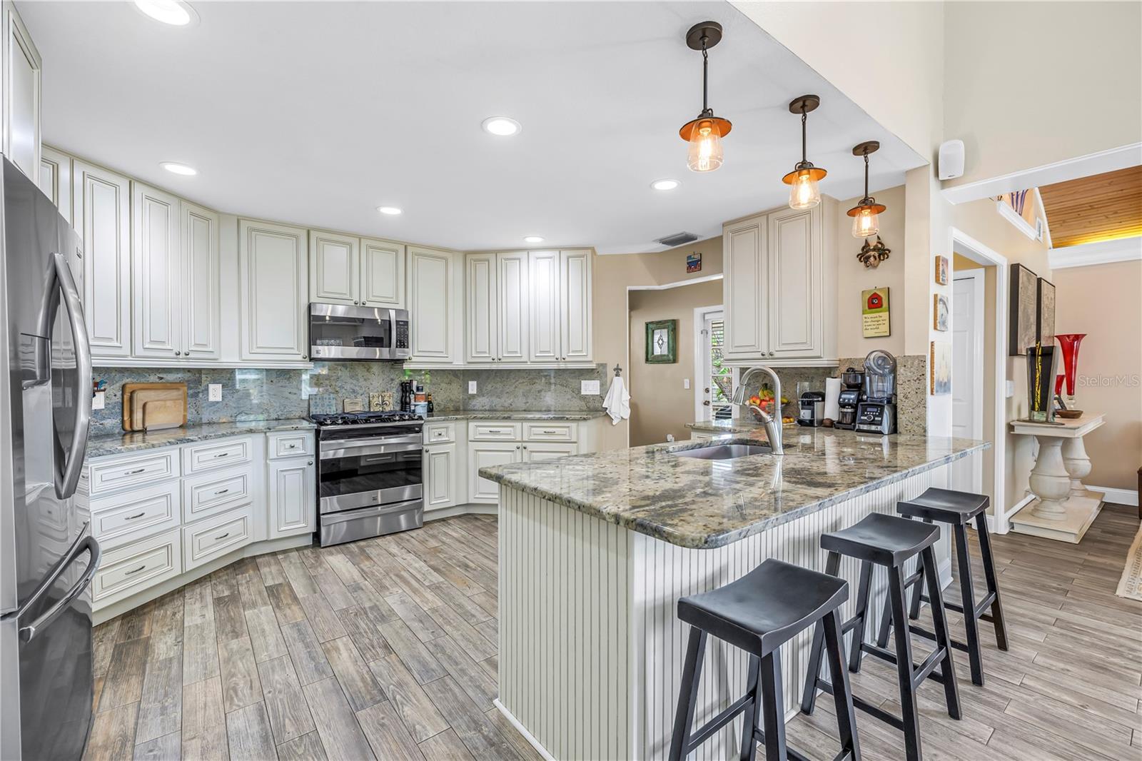 CARLTON ESTATES A PT REP OF LT 7 - Residential