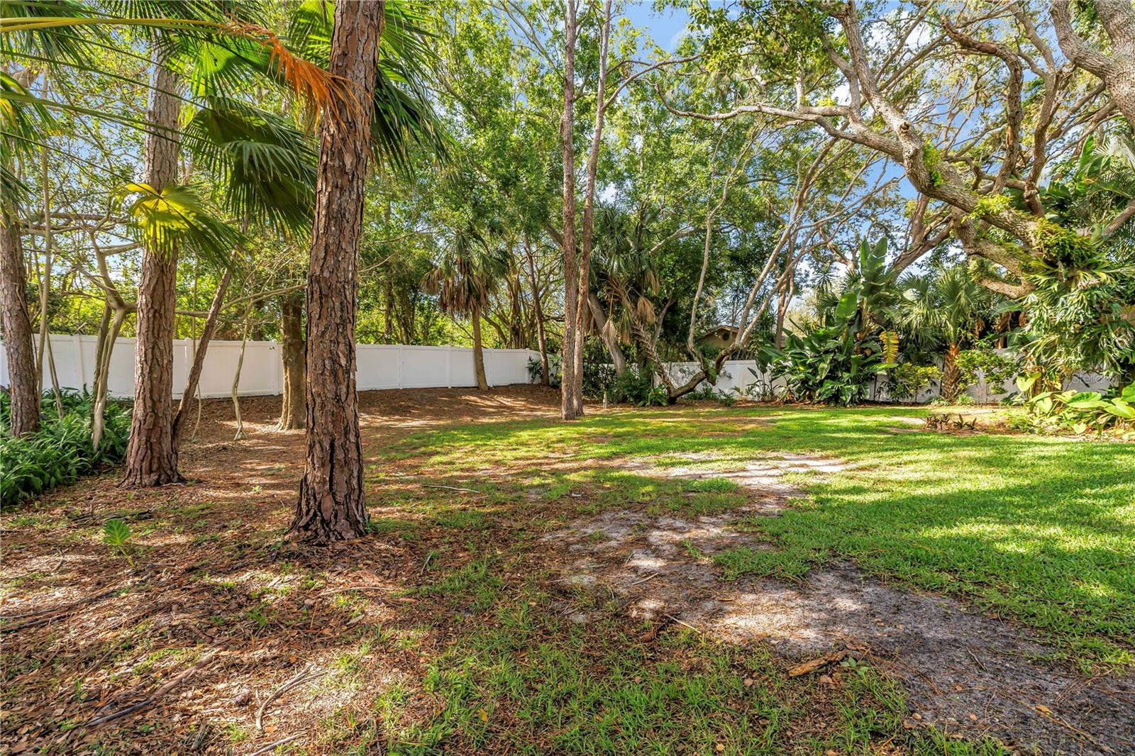 CARLTON ESTATES A PT REP OF LT 7 - Residential