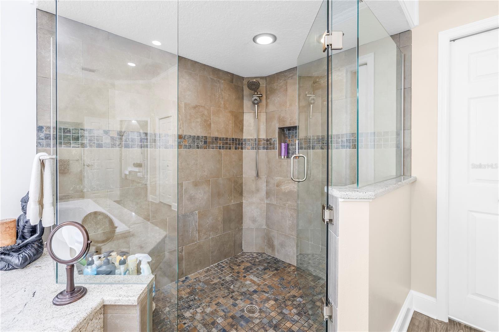 CARLTON ESTATES A PT REP OF LT 7 - Residential