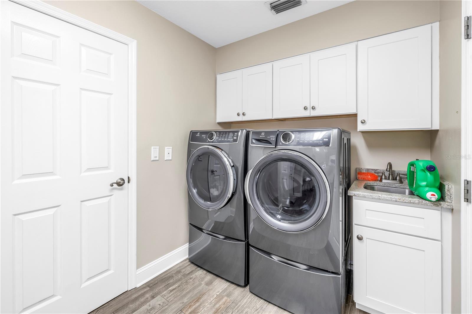 CARLTON ESTATES A PT REP OF LT 7 - Residential