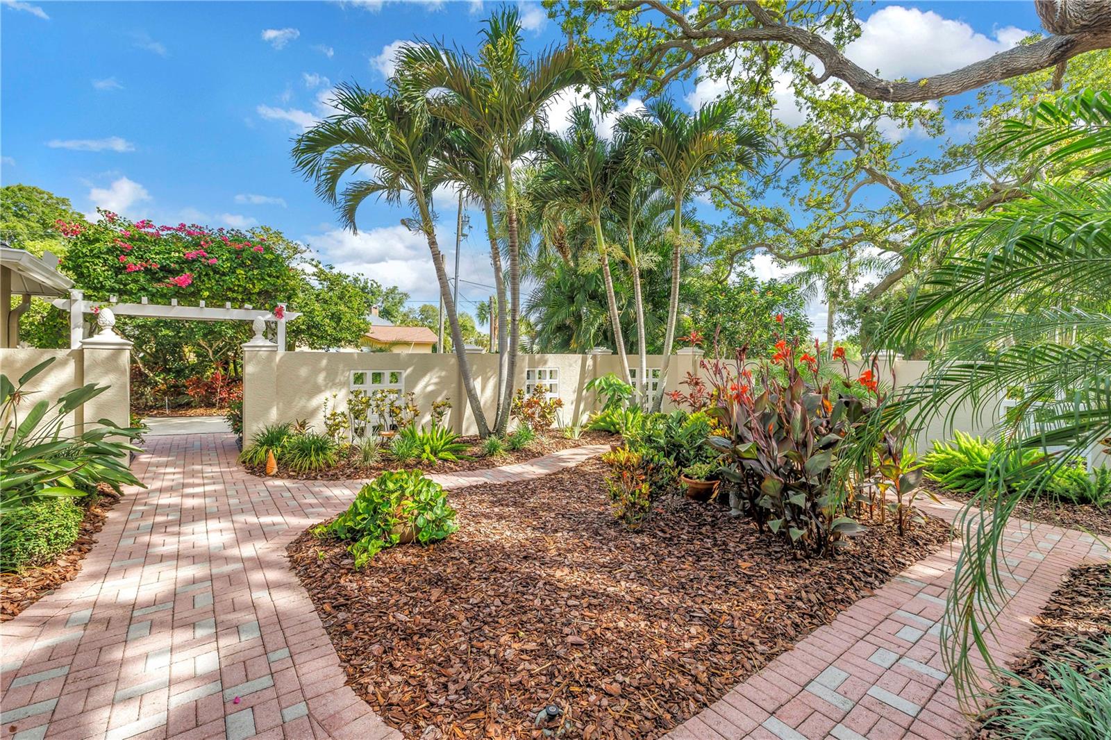 CARLTON ESTATES A PT REP OF LT 7 - Residential
