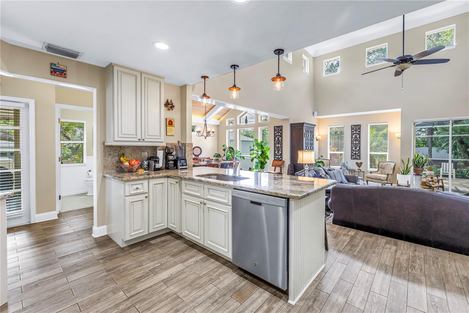 CARLTON ESTATES A PT REP OF LT 7 - Residential