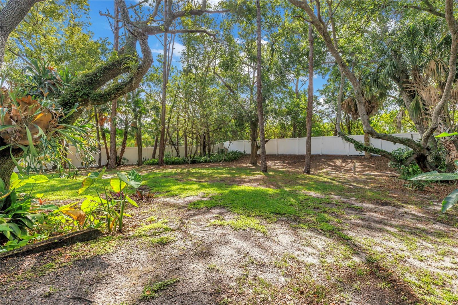 CARLTON ESTATES A PT REP OF LT 7 - Residential