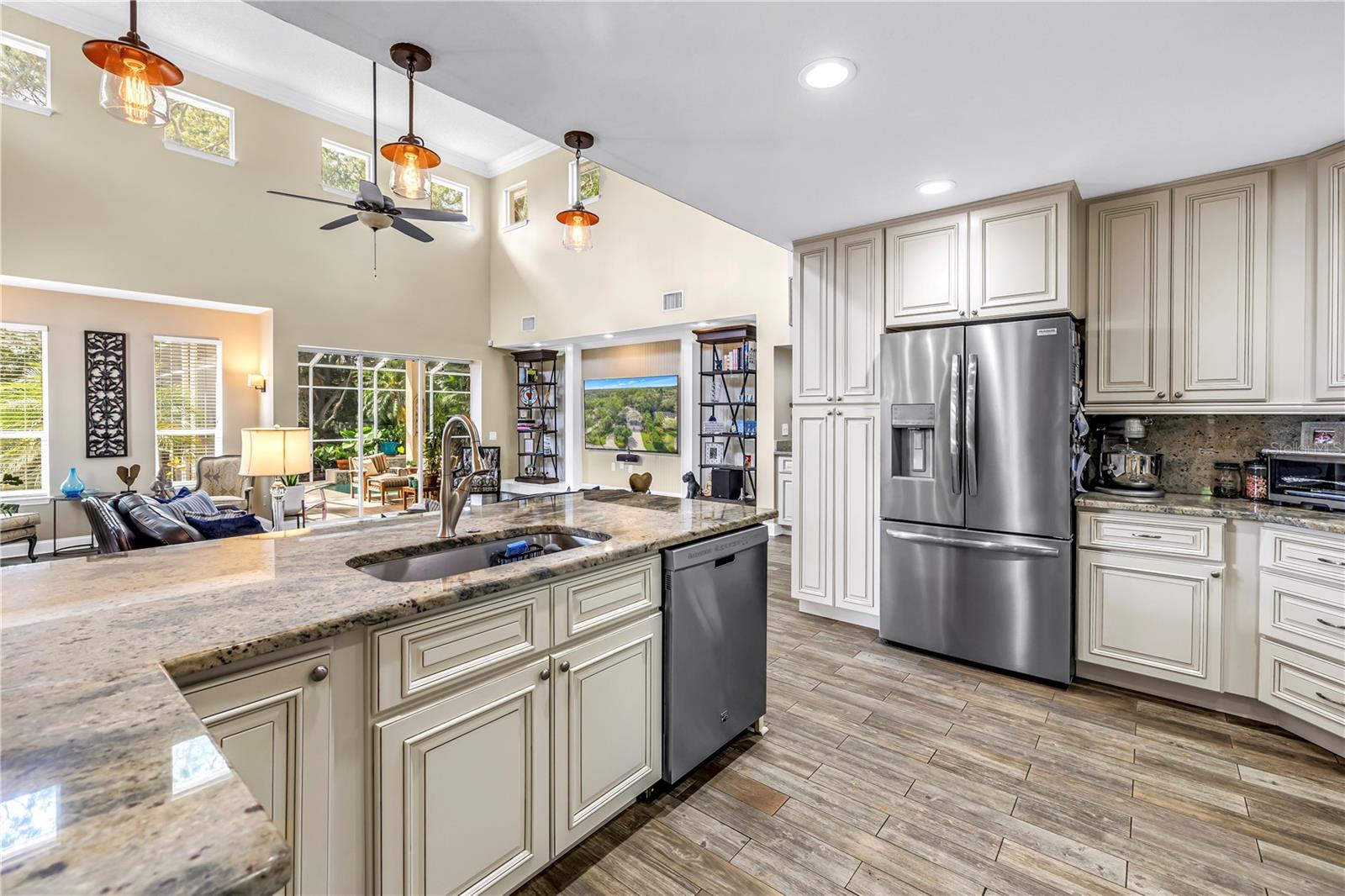 CARLTON ESTATES A PT REP OF LT 7 - Residential