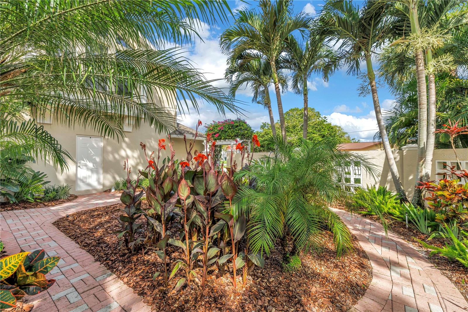 CARLTON ESTATES A PT REP OF LT 7 - Residential
