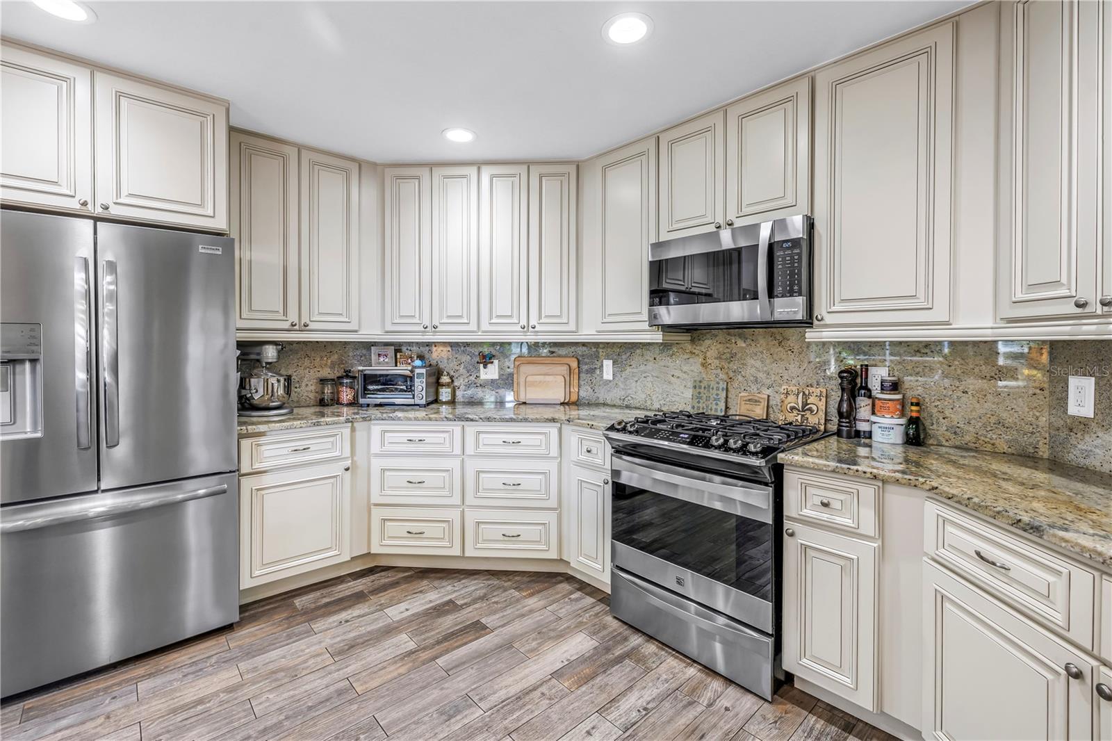CARLTON ESTATES A PT REP OF LT 7 - Residential