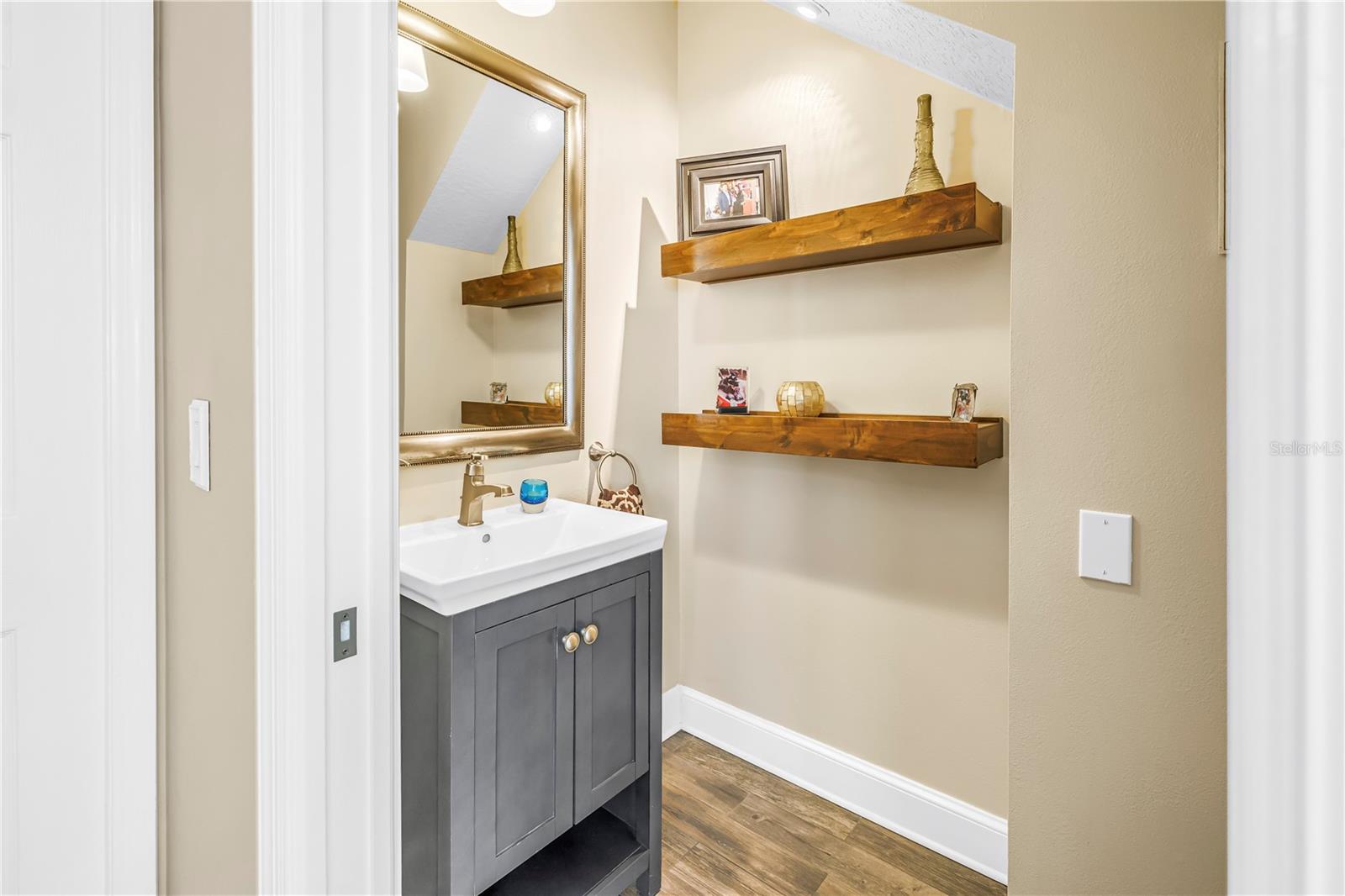 CARLTON ESTATES A PT REP OF LT 7 - Residential