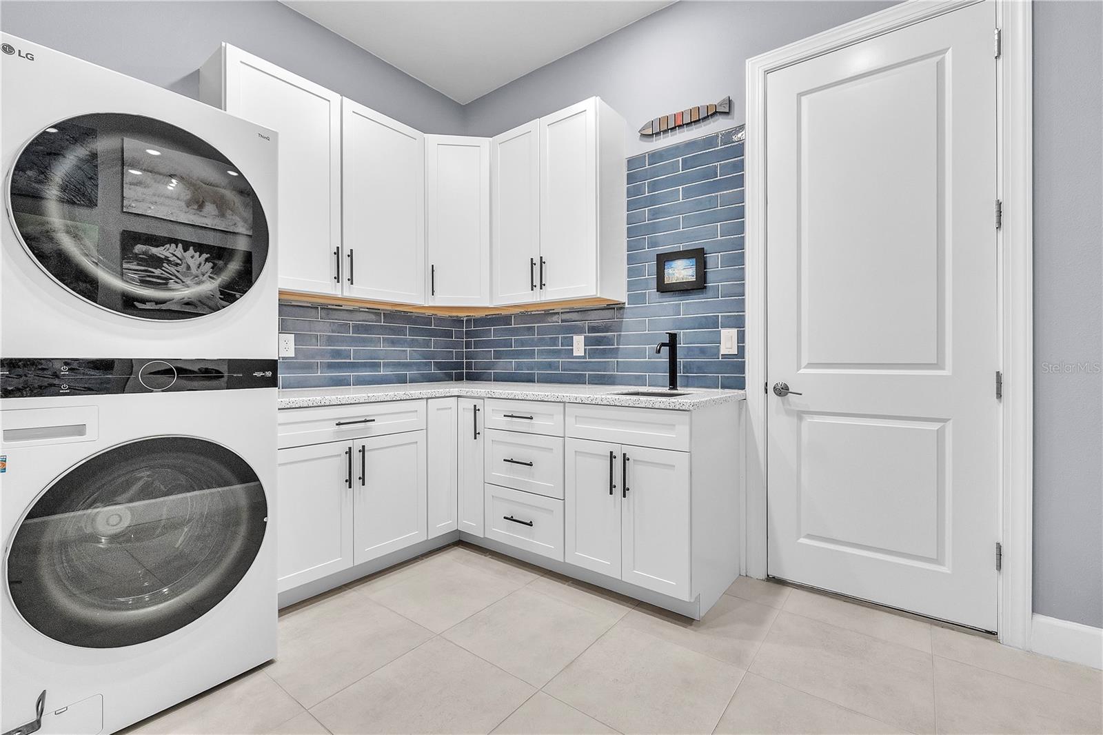 AZARIO ESPLANADE PH V - Residential