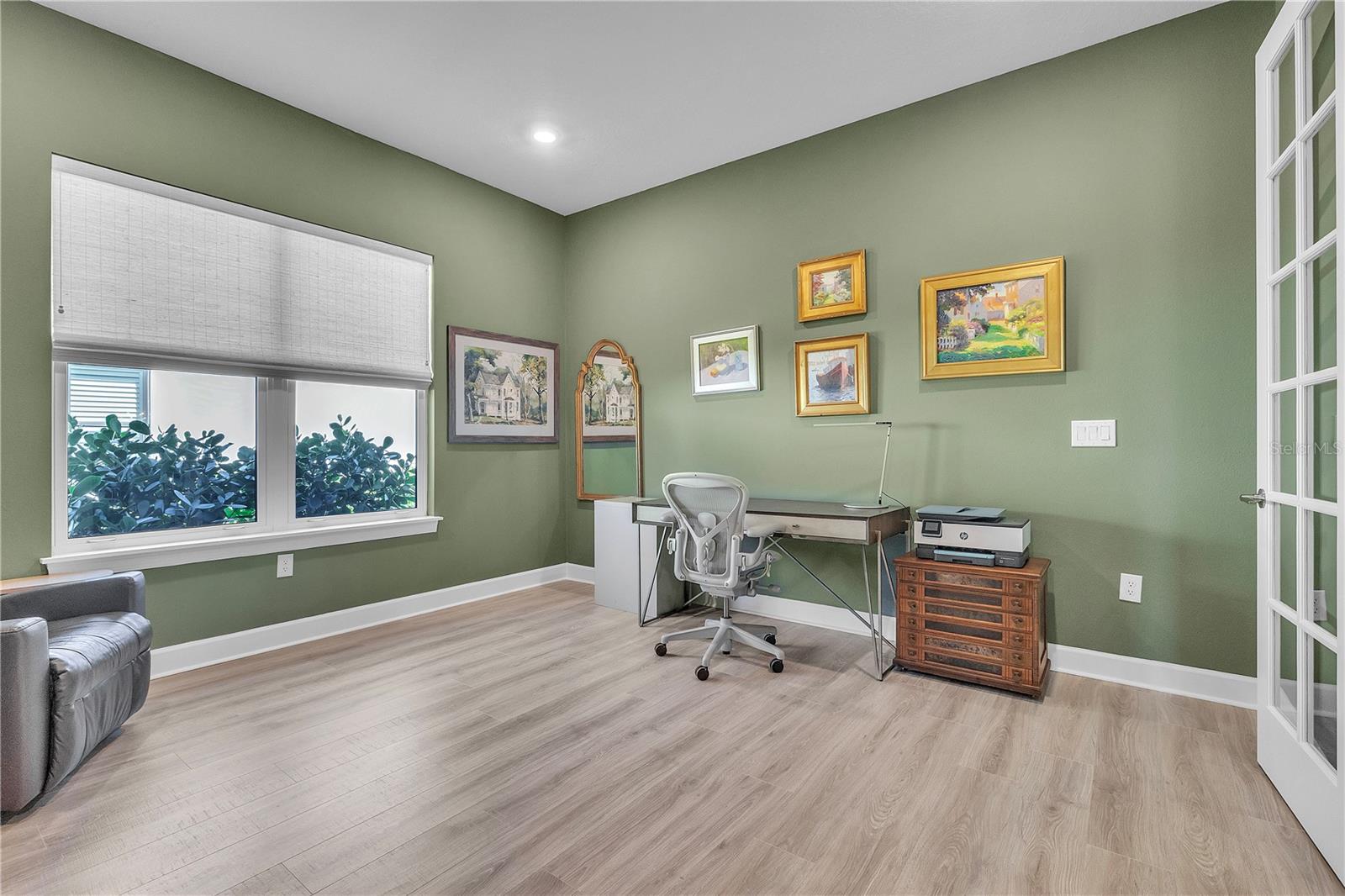 AZARIO ESPLANADE PH V - Residential