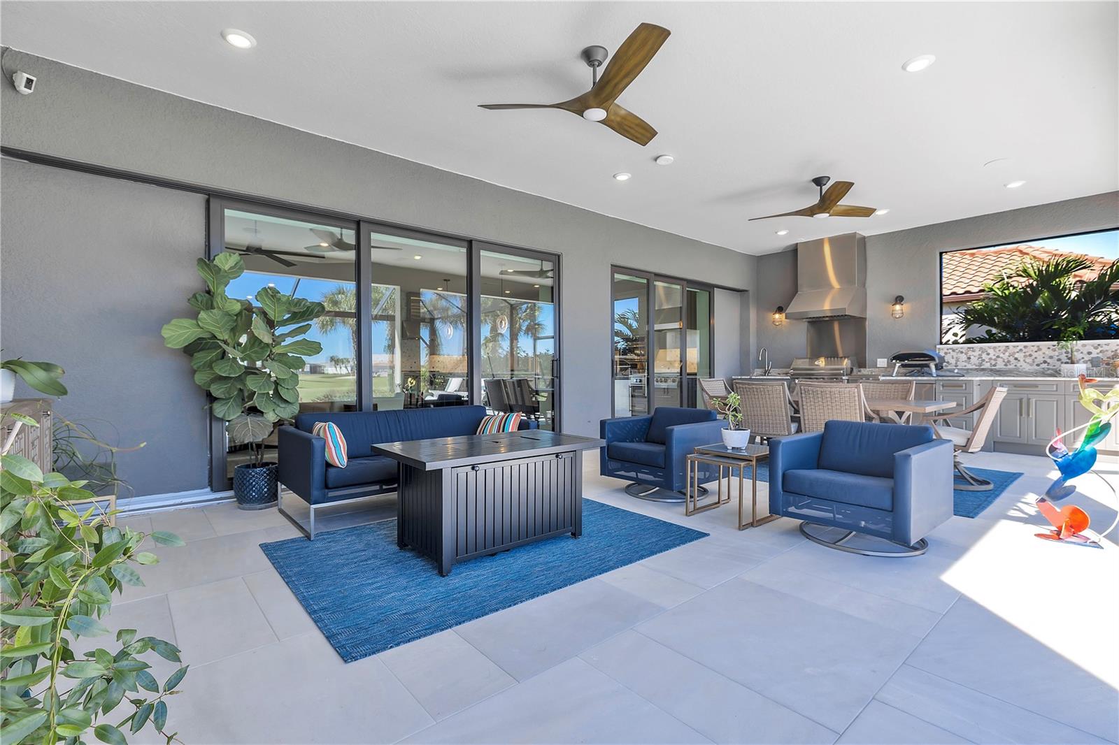 AZARIO ESPLANADE PH V - Residential