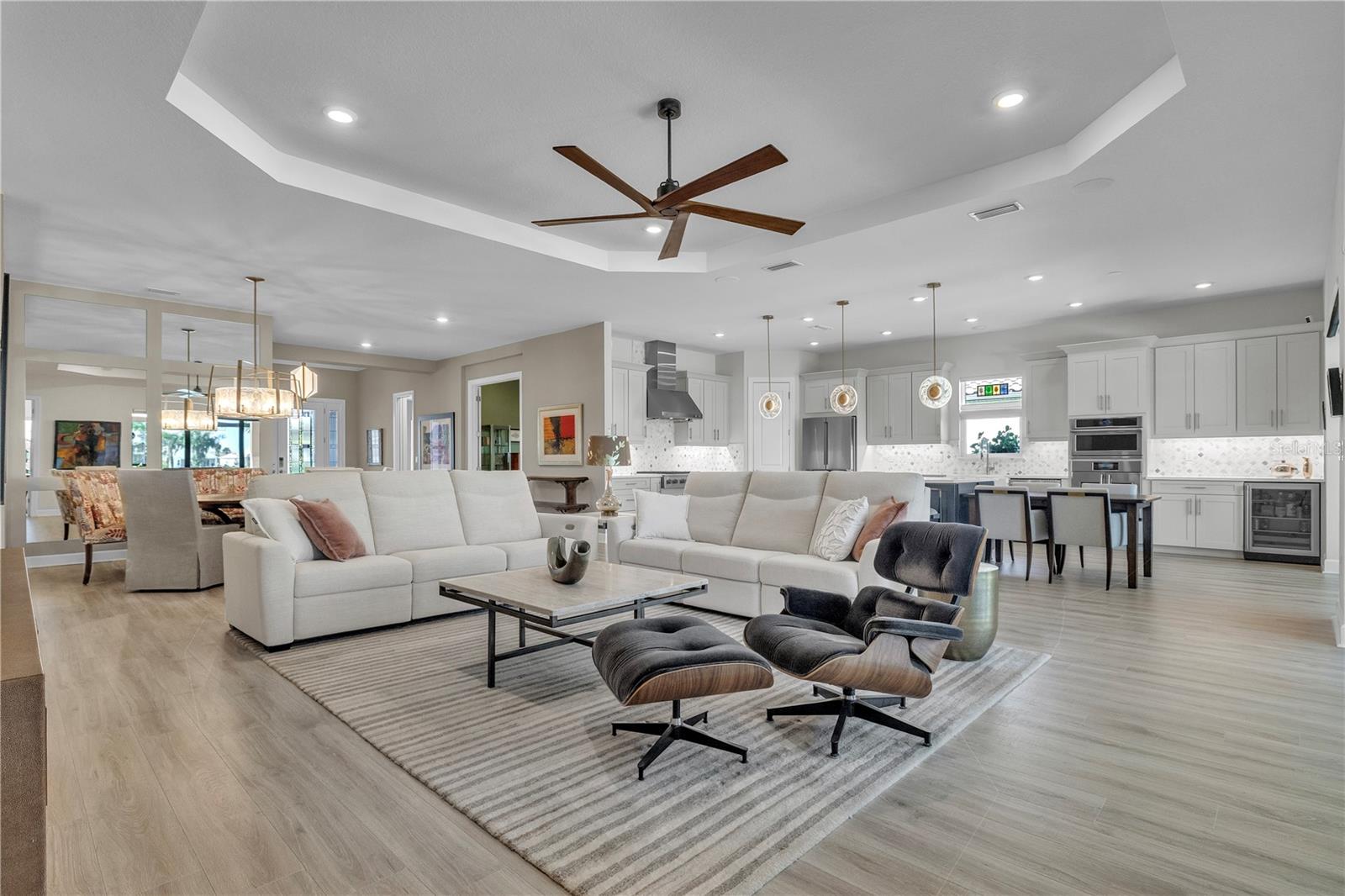 AZARIO ESPLANADE PH V - Residential