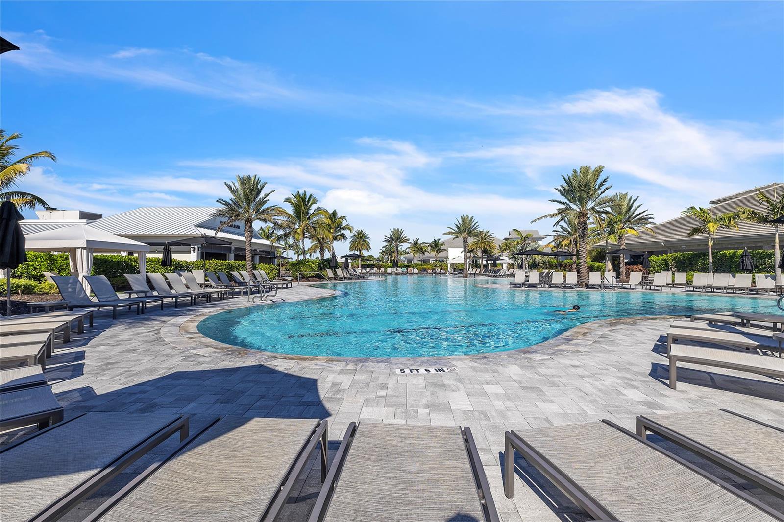 AZARIO ESPLANADE PH V - Residential