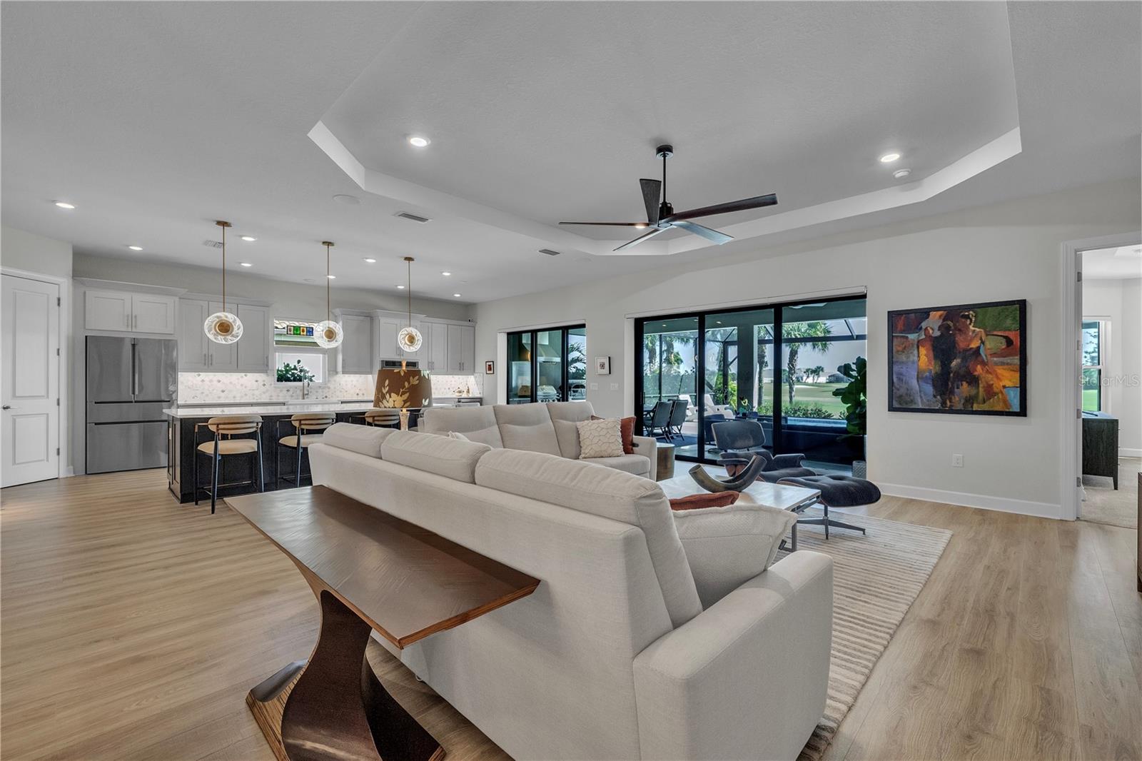 AZARIO ESPLANADE PH V - Residential