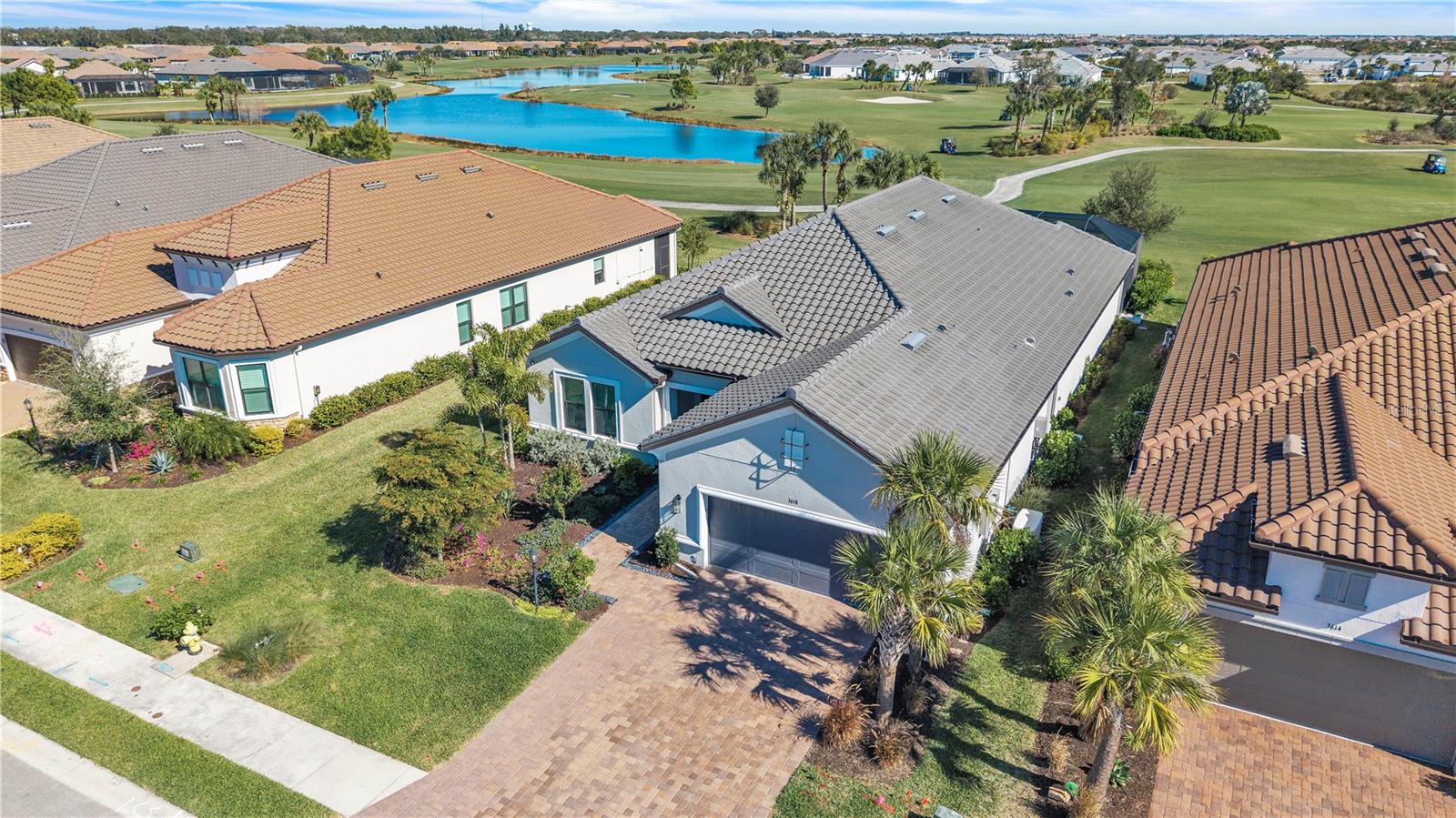 AZARIO ESPLANADE PH V - Residential