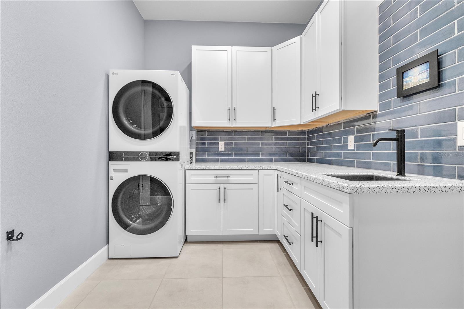 AZARIO ESPLANADE PH V - Residential