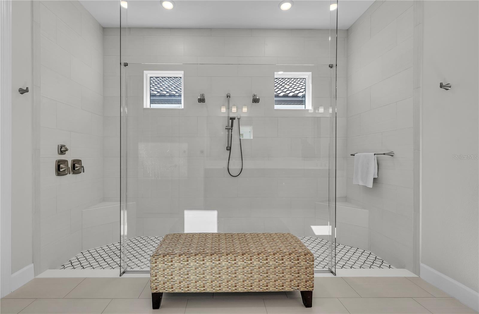 AZARIO ESPLANADE PH V - Residential