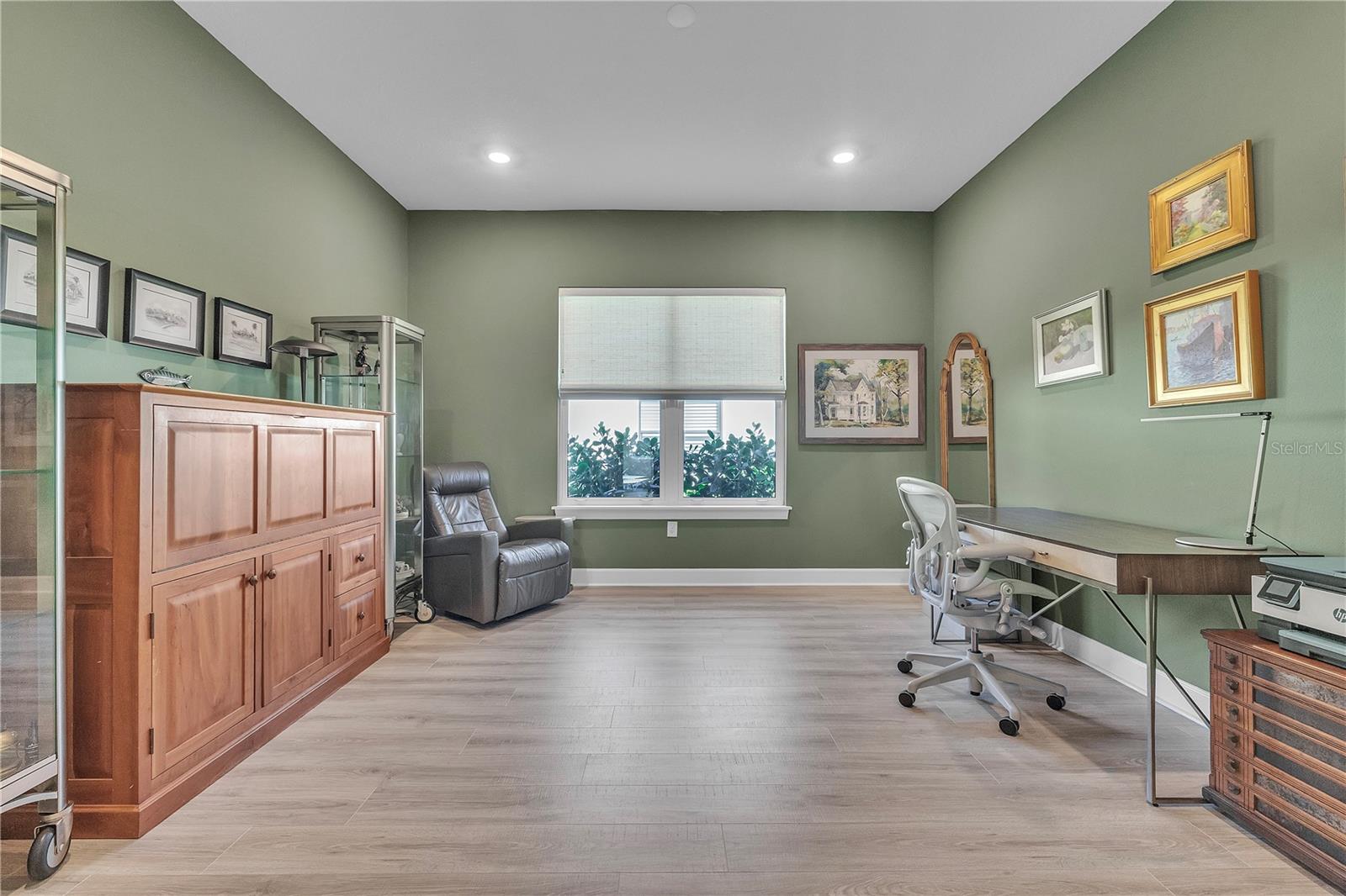 AZARIO ESPLANADE PH V - Residential