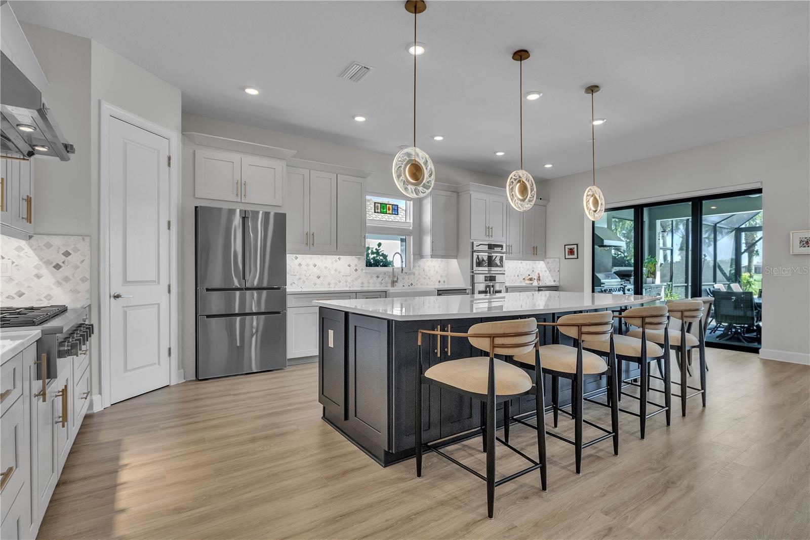 AZARIO ESPLANADE PH V - Residential