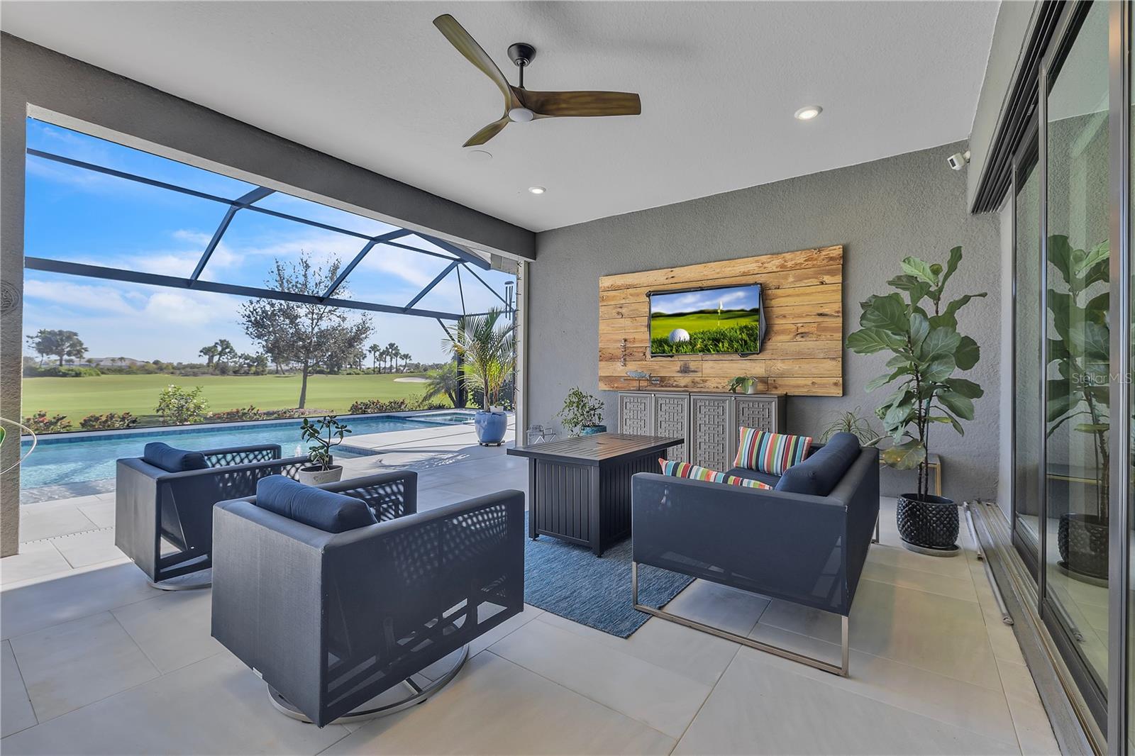 AZARIO ESPLANADE PH V - Residential