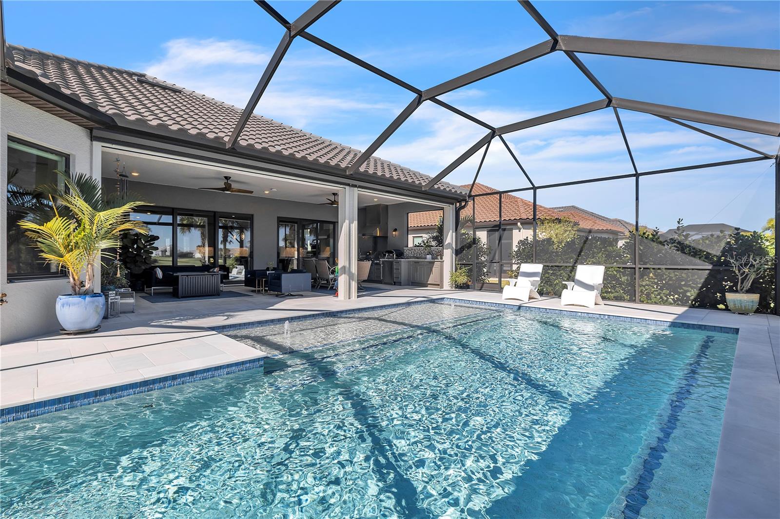 AZARIO ESPLANADE PH V - Residential