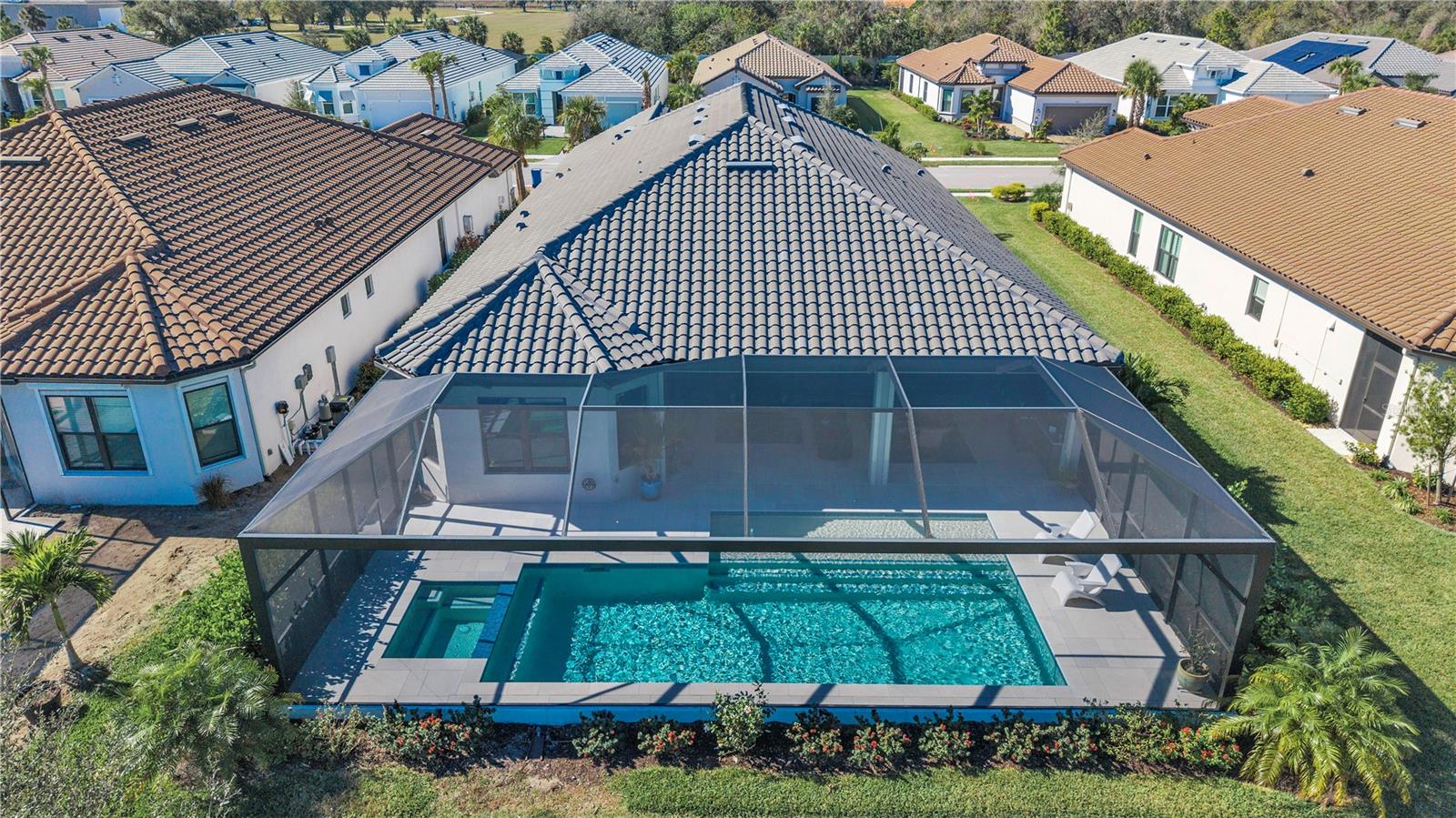 AZARIO ESPLANADE PH V - Residential