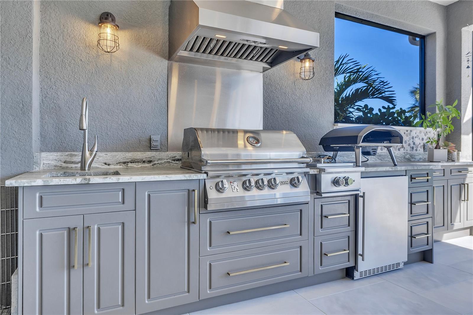 AZARIO ESPLANADE PH V - Residential