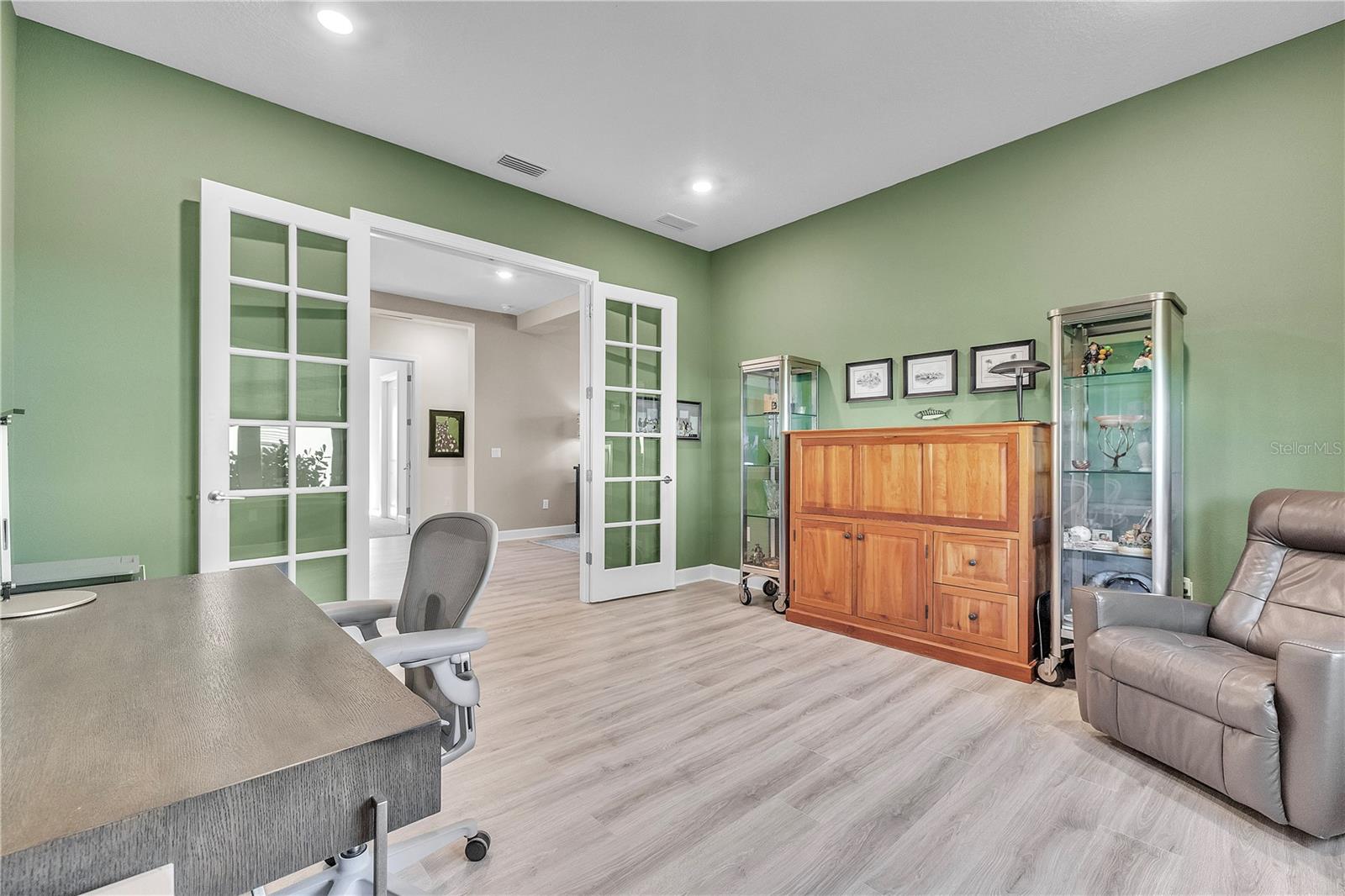 AZARIO ESPLANADE PH V - Residential