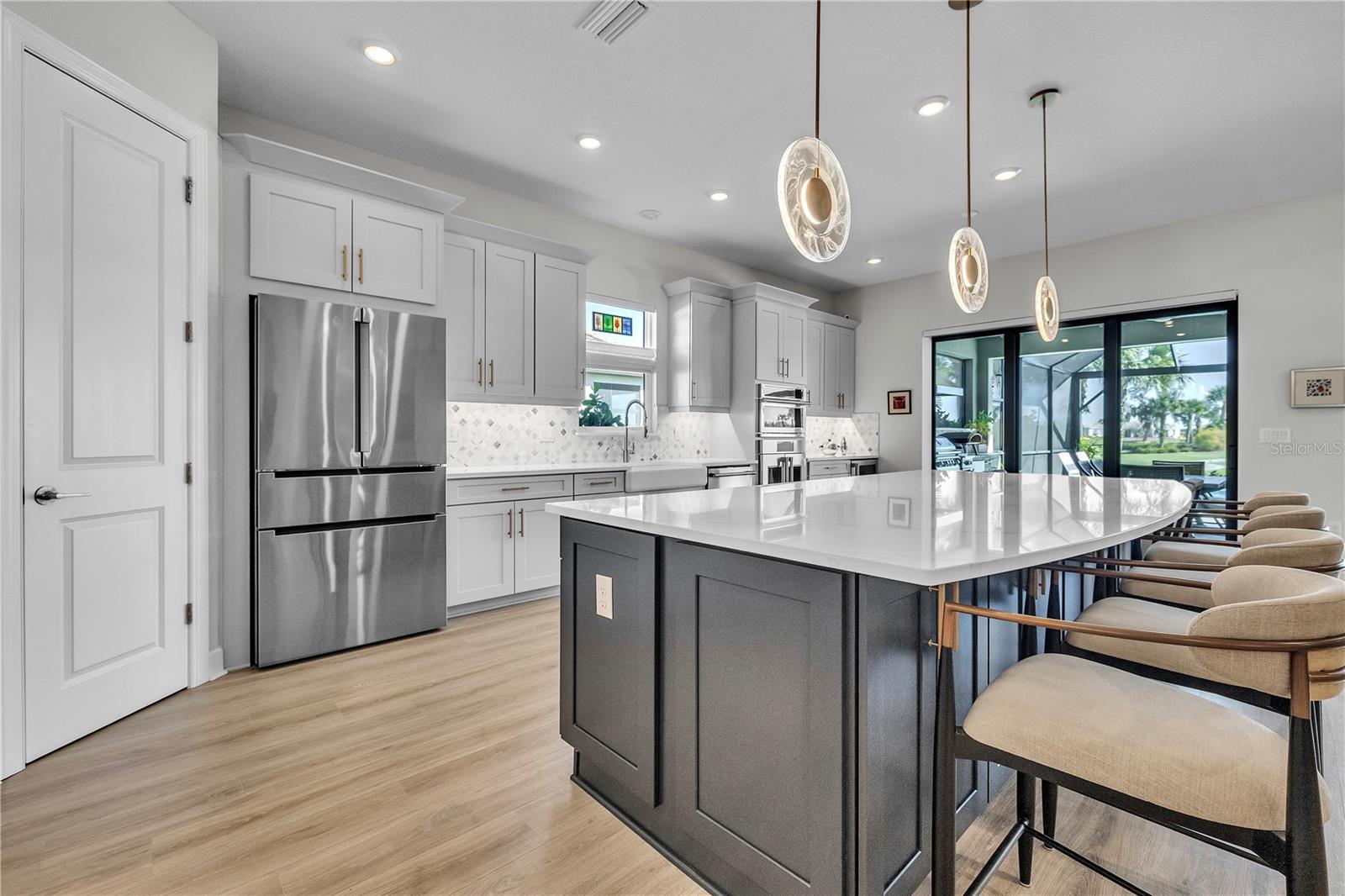 AZARIO ESPLANADE PH V - Residential